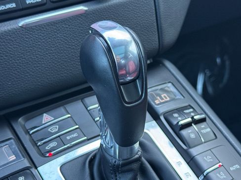 Used 2018 Porsche Macan image 21