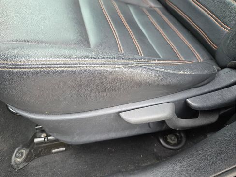 Used 2019 Nissan Kicks SR w/ SR Premium Package image 14