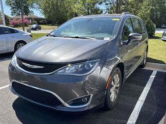 Used 2017 Chrysler Pacifica Touring-L video 3