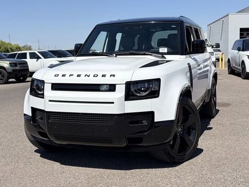 Used 2025 Land Rover Defender 110 X-Dynamic SE AWD/4WD image 4