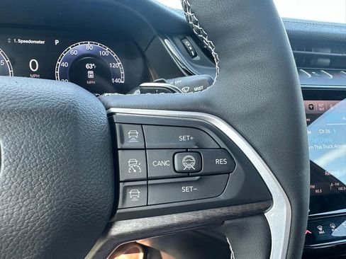 Used 2026 Jeep Grand Cherokee Limited AWD/4WD image 19