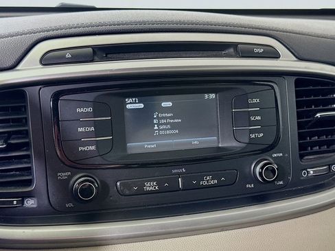 Used 2017 Kia Sorento LX image 28