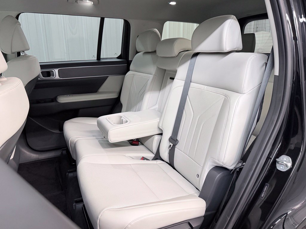 Used 2025 Hyundai Santa Fe SEL FWD image 33