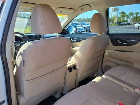 Used 2018 Nissan Rogue SV FWD image 12