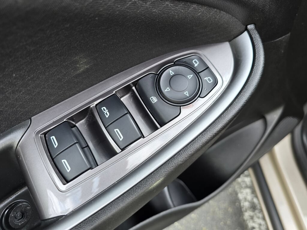 Used 2023 Chevrolet Malibu LT FWD image 16