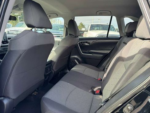 Used 2020 Toyota RAV4 XLE w/ Carpet Mat Package AWD/4WD image 15