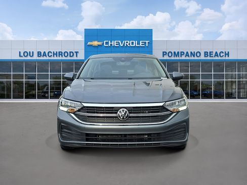 Used 2024 Volkswagen Jetta SE FWD image 2