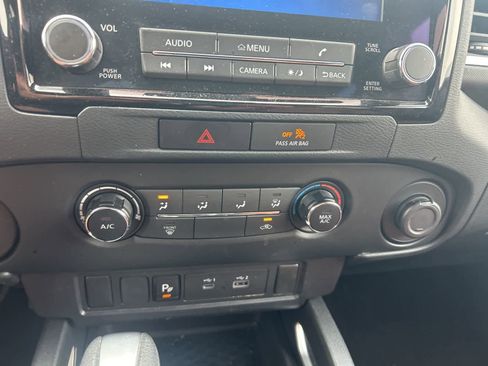 Used 2022 Nissan Frontier SV w/ Technology Package image 32