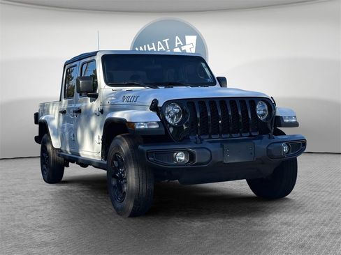 Certified 2021 Jeep Gladiator Willys image 23
