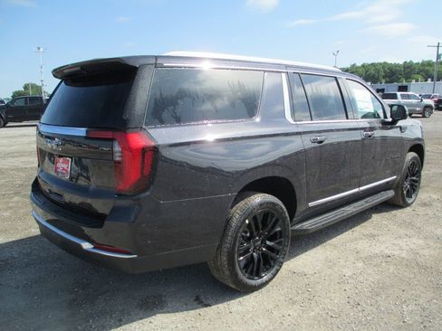 New 2026 GMC Yukon XL Elevation w/ Elevation Premium Package AWD/4WD image 4