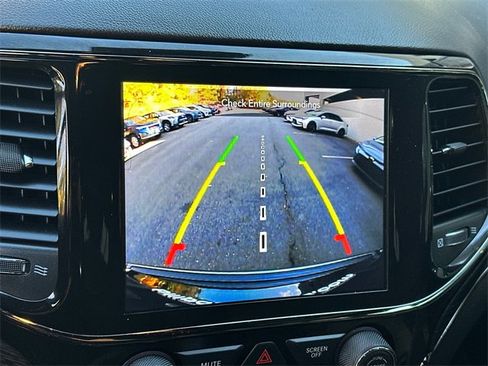 Used 2021 Jeep Grand Cherokee High Altitude image 32