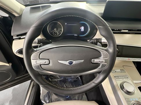 Used 2023 Genesis GV70 2.5T w/ Select Package image 11
