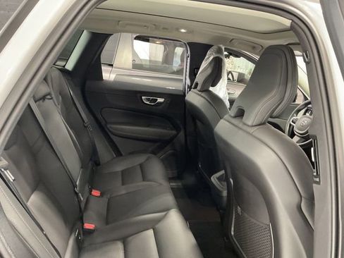 Used 2025 Volvo XC60 B5 Plus AWD/4WD image 11