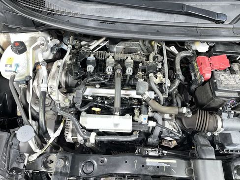Used 2022 Nissan Versa SV FWD image 12