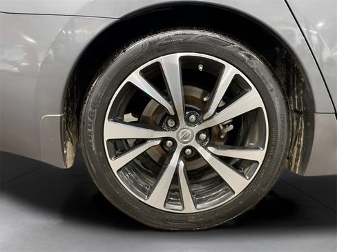 Used 2018 Nissan Maxima Platinum image 16
