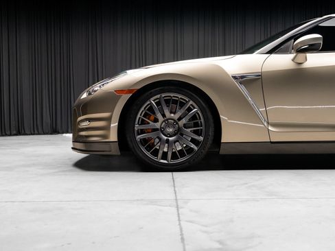 Used 2016 Nissan GT-R Premium AWD/4WD image 26