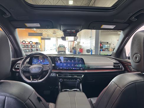 Used 2025 Chevrolet Traverse RS image 18