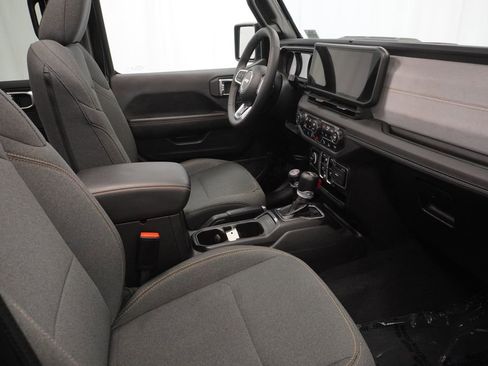 Used 2025 Jeep Wrangler Unlimited Sahara w/ Safety Group AWD/4WD image 48