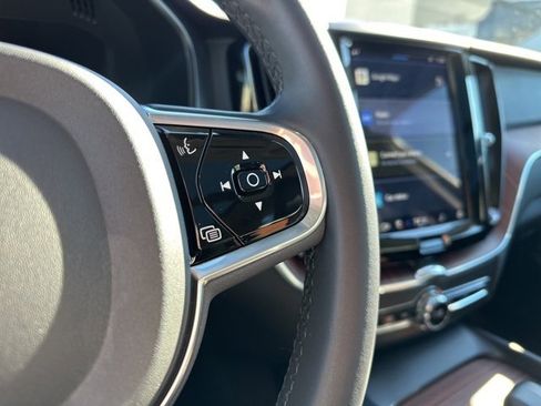 Certified 2023 Volvo XC60 B5 Plus image 27