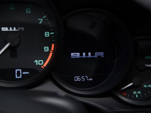 Used 2016 Porsche 911 R image 29