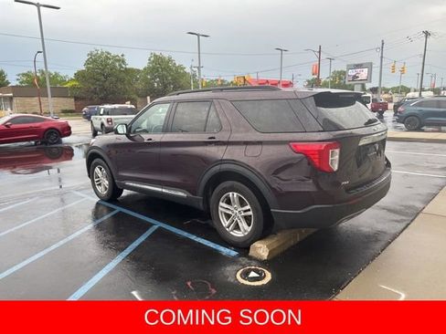 Used 2022 Ford Explorer XLT w/ Equipment Group 202A AWD/4WD image 3