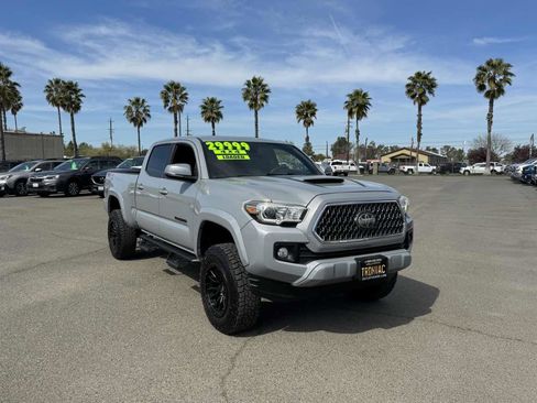 Used 2019 Toyota Tacoma TRD Sport w/ TRD Premium Sport Package image 3