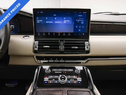 Used 2022 Lincoln Navigator Reserve image 43