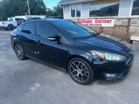 Used 2017 Ford Focus SEL image 2