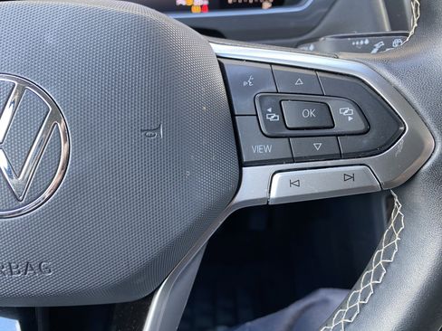 Used 2022 Volkswagen Tiguan SE w/ Panoramic Sunroof Package FWD image 7