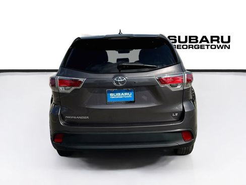 Used 2015 Toyota Highlander Plus FWD image 6