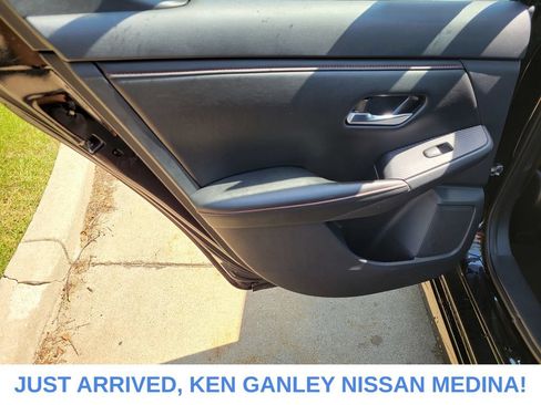 Certified 2025 Nissan Sentra SR FWD image 16