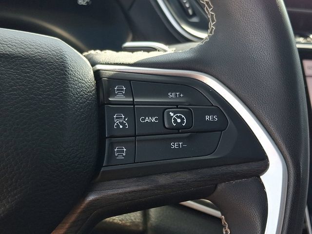 Used 2023 Jeep Grand Cherokee Limited AWD/4WD image 24