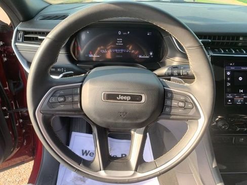 Used 2023 Jeep Grand Cherokee Altitude AWD/4WD image 17