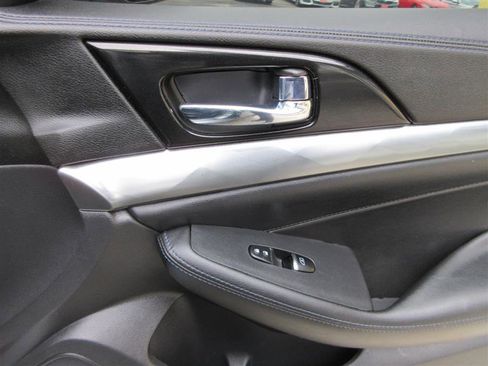 Used 2017 Nissan Maxima SR image 27