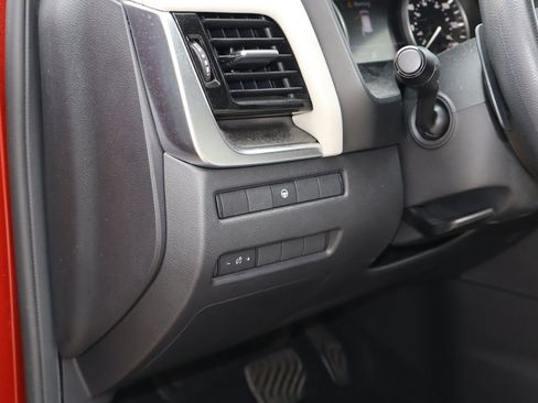 Used 2021 Nissan Rogue SV FWD image 22