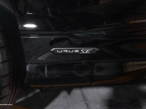 Used 2025 Lamborghini Urus SE image 16