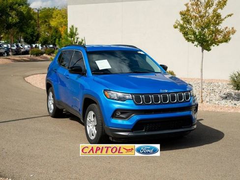 Used 2022 Jeep Compass Latitude image 1