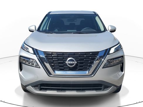 Used 2023 Nissan Rogue SV image 2