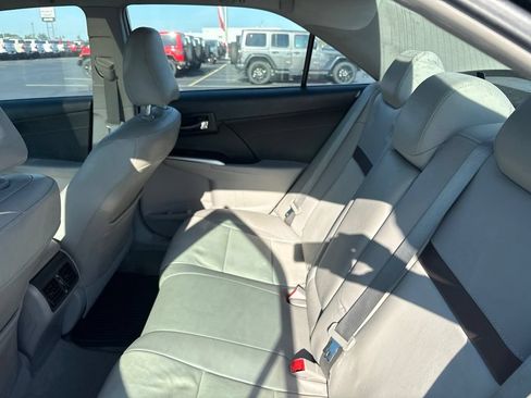 Used 2014 Toyota Camry XLE w/ Leather Package FWD image 12