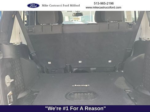 Used 2015 Jeep Wrangler Unlimited Sahara w/ Connectivity Group AWD/4WD image 24