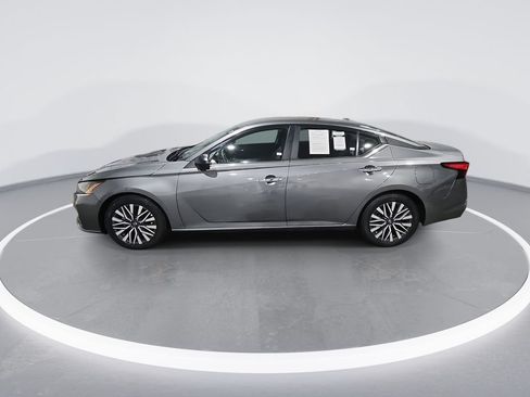 Used 2024 Nissan Altima 2.5 SV FWD image 5