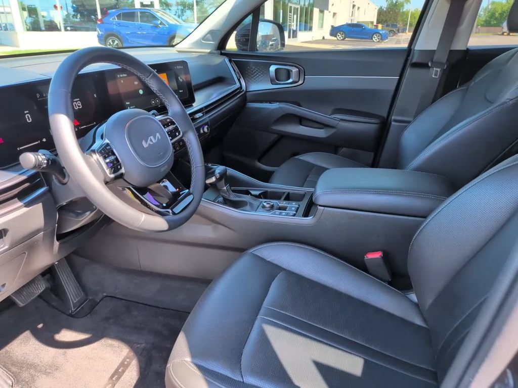 Used 2025 Kia Sorento EX AWD/4WD image 19