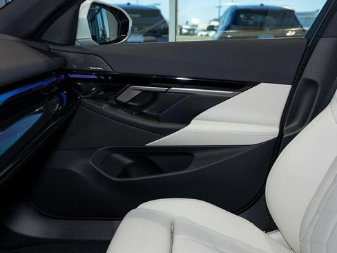 New 2025 BMW 530i xDrive 530i xDrive image 19