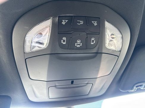 Used 2025 Chrysler Voyager LX FWD image 23