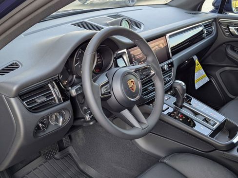 Certified 2026 Porsche Macan AWD/4WD image 4
