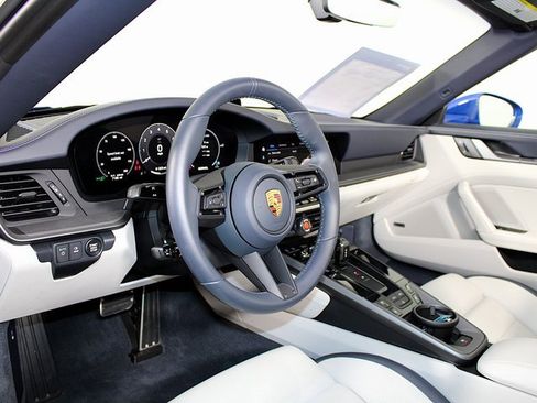 Certified 2025 Porsche 911 Carrera image 4