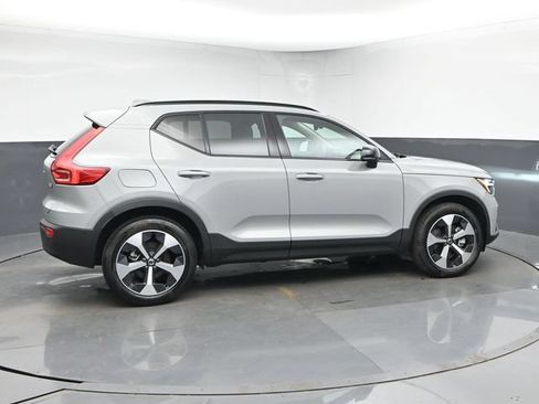 Used 2026 Volvo XC40 B5 Plus AWD/4WD image 9