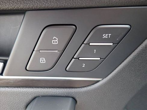 Used 2020 Audi Q5 e Premium Plus w/ Premium Plus Package AWD/4WD image 16