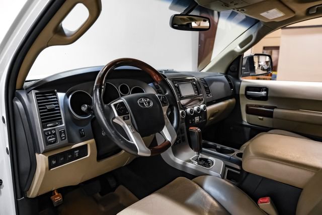 Used 2017 Toyota Sequoia Platinum RWD image 3