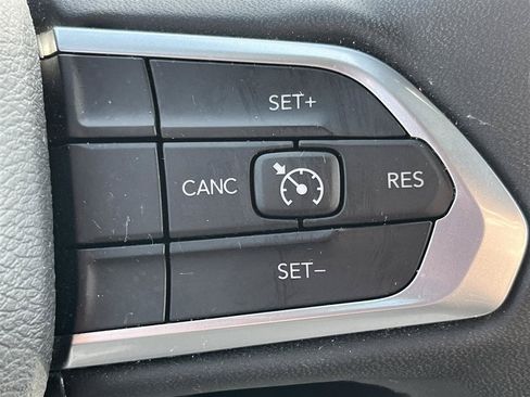 Used 2024 Jeep Compass Latitude AWD/4WD image 23